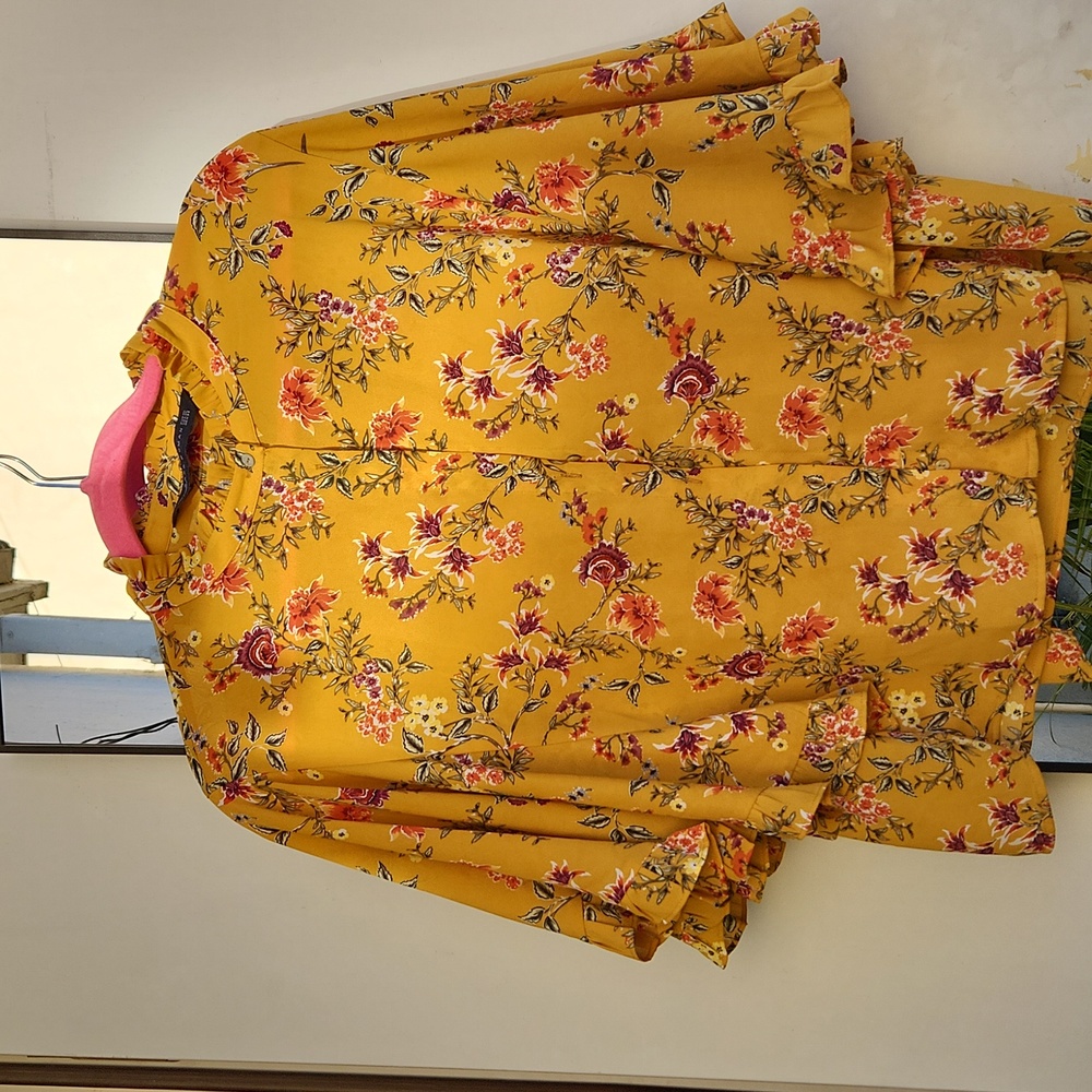 Floral blouse with kabuki sleeves